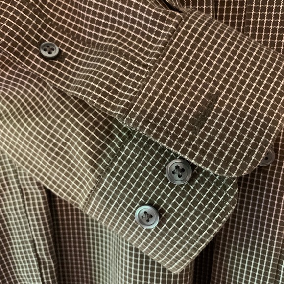 Eddie Bauer Wrinkle Resistant Dress Shirt - Picture 4 of 6